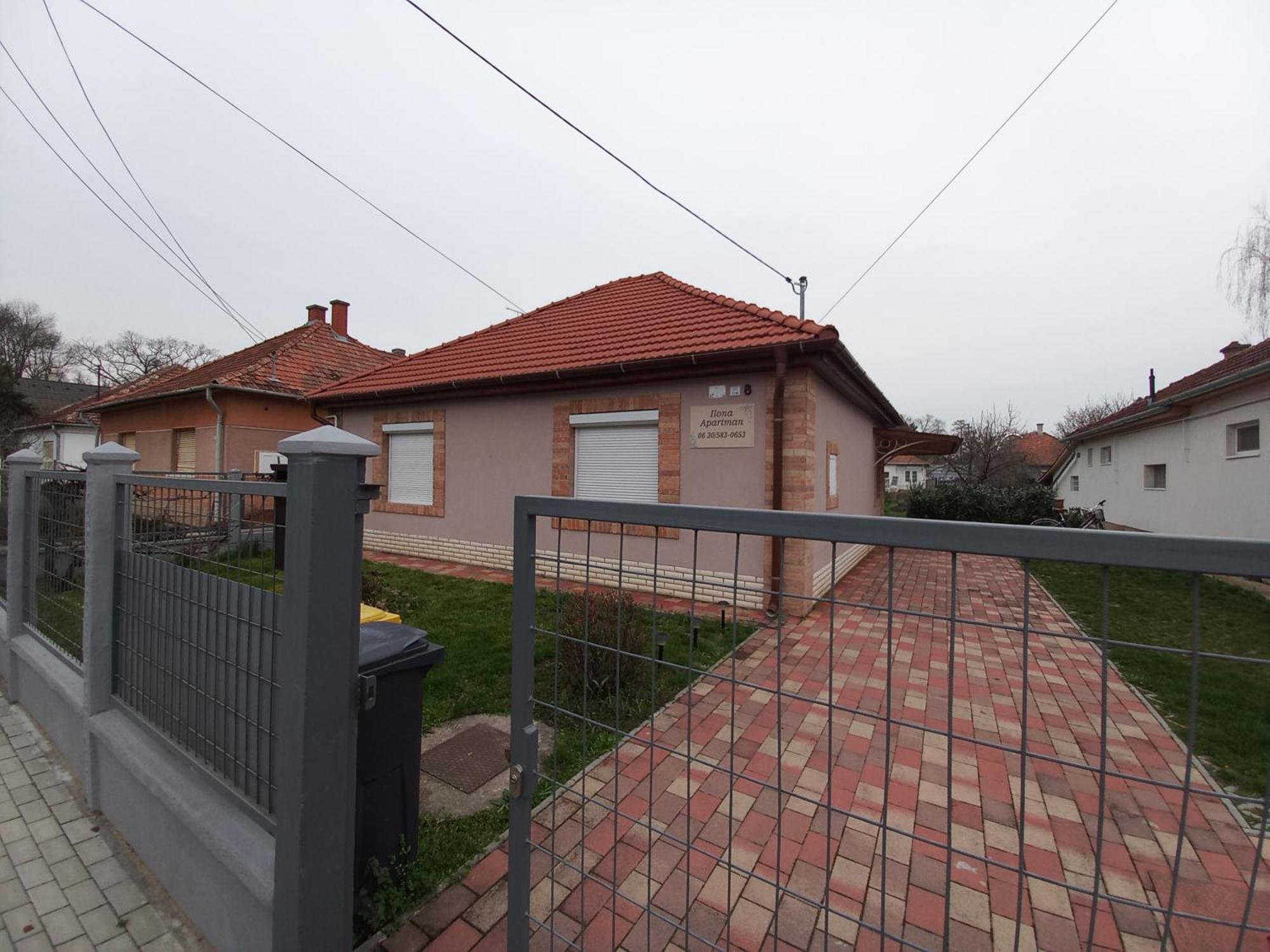 Ilona Apartman Gyula Bagian luar foto
