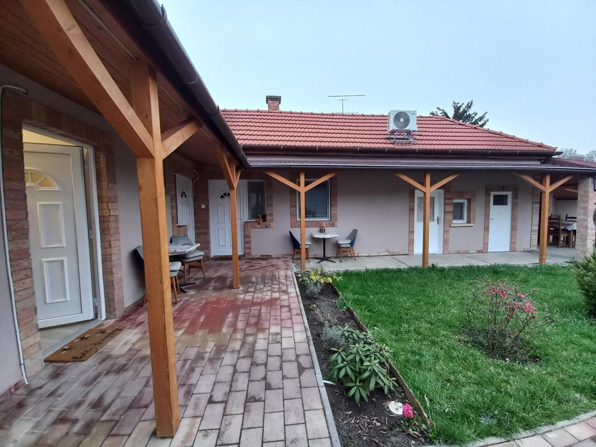 Ilona Apartman Gyula Bagian luar foto